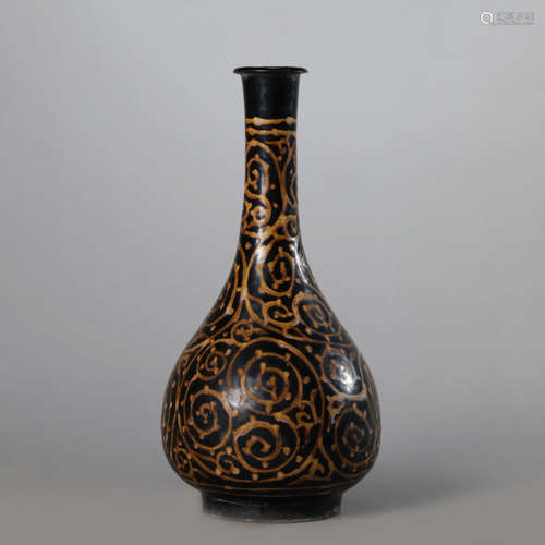 A Jizhou Kiln Floral Bottle Vase