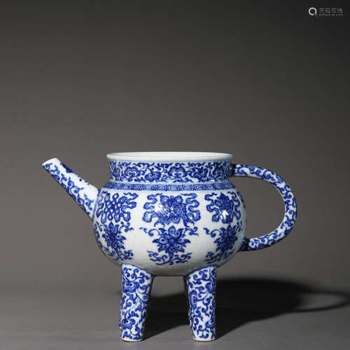 A Blue and White Eight Treasures Pot He,Qianlong Mark