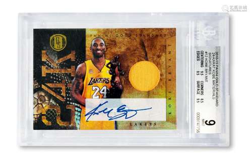 2010年PANINI公司出品科比·布莱恩特（Kobe Bryant）球衣签名卡一张