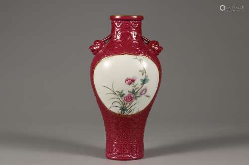 A CARMINE WINDOW powder enamel vase with flowers and ears