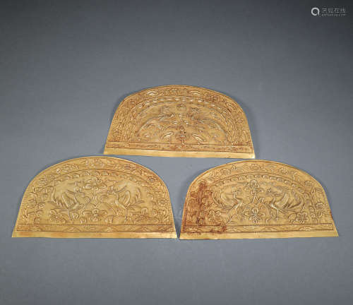 A SET OF LIAO DYNASTY PURE GOLD PENDANTS