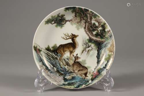 A FAMILLE ROSE PLUM AND DEER PLATE