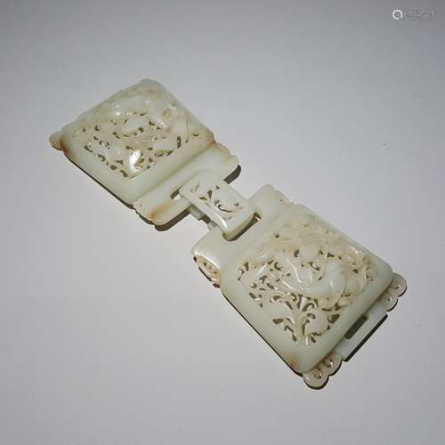 A SET OG HETIAN JADE BELT BUCKLE