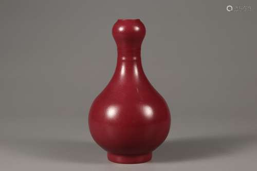 A RED GLAZE GARLIC BOTTLE