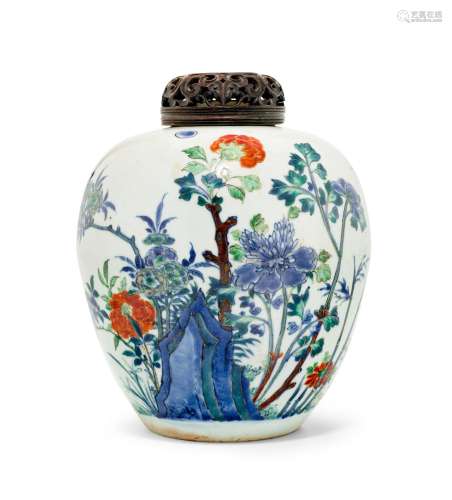 A BLUE AND WHITE Wucai jar
