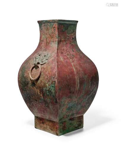 AN ARCHAISTIC HAN-STYLE COPPERY-BRONZE HU–FORM VASE