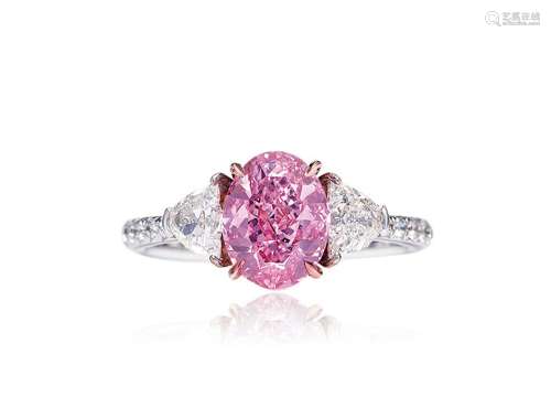 2.08克拉艳彩紫粉色钻石配钻石戒指