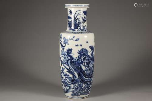 A Blue and white flower and bird hammer bottle