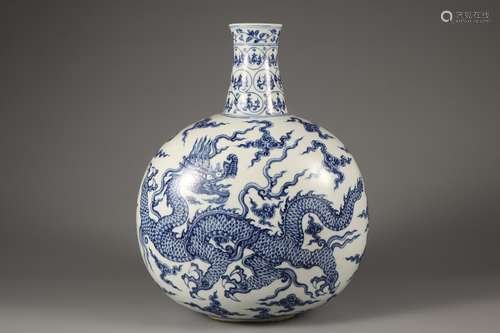 A Blue and White DRAGON PATTERN FLAT BOTTLE