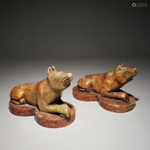 A PAIR OF SHOUSHAN STONE PAPER WEIGHTS, DING FUZHI CARVED