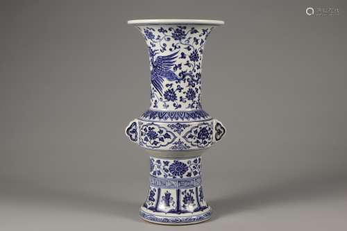 A Blue and White FLOWER AND PHOENIX PATTERN VASE