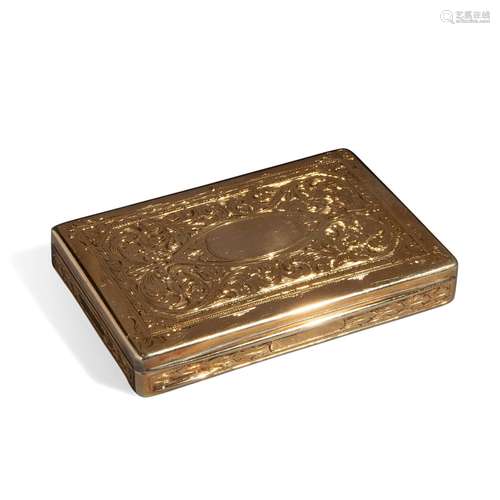 Chiselled gold rectangular snuff box, c. 1920-1930