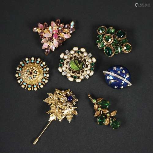 6 costume jewelery gilt metal brooches and a pin