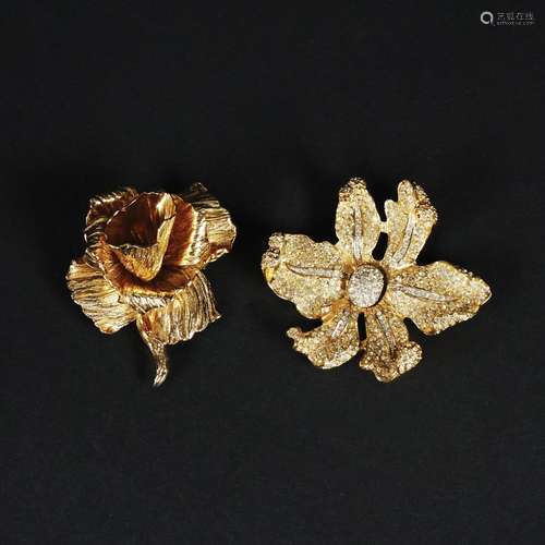 2 gilt metal brooches