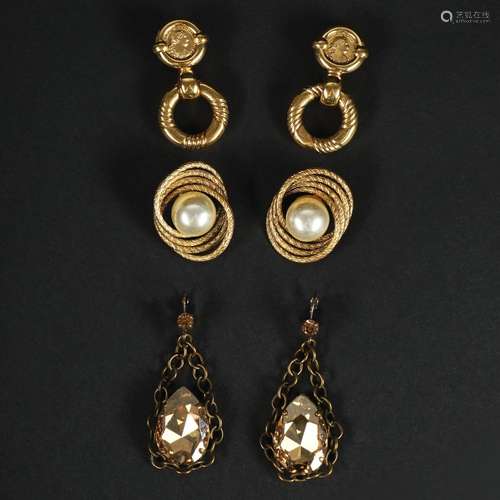 3 pairs of gilt metal earrings