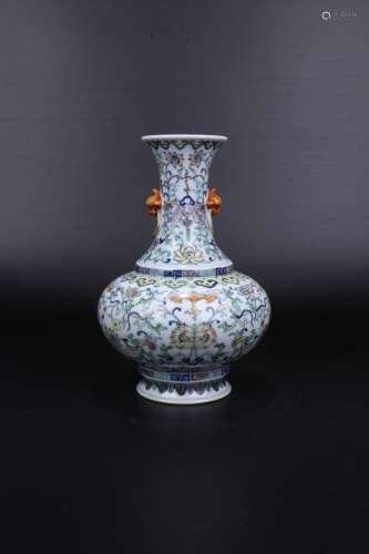 Chinese Qing Dynasty Qianlong Doucai Flower Porcelain Bottle