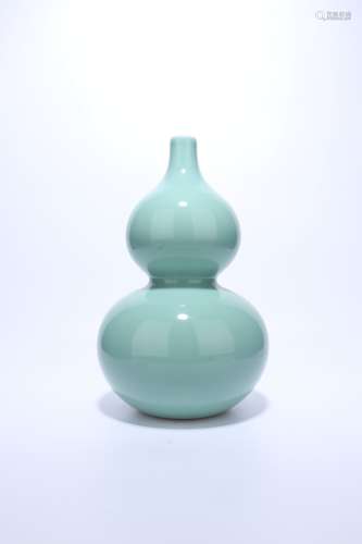 Chinese Qing Dynasty Green Glazed Porcelain Gourd Bottle