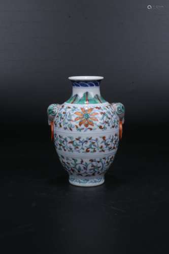 Chinese Qing Dynasty Qianlong Doucai Flower Porcelain Bottle