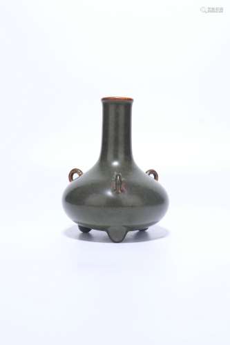 Chinese Qing Dynasty Porcelain Tripod Bottle