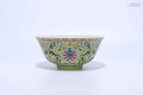 Chinese Qing Dynasty Yellow Ground Famille Rose Porcelain Fl...