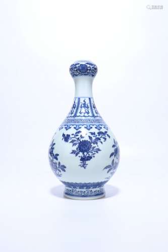 Chinese Qing Dynasty Blue And White Porcelain Bottle