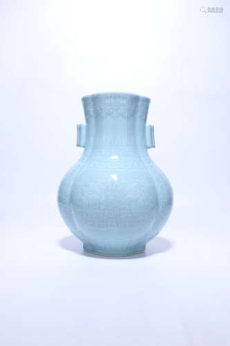 Chinese Qing Dynasty Porcelain Bottle