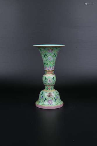 Chinese Qing Dynasty Jiaqing Green Ground Famille Rose Flowe...