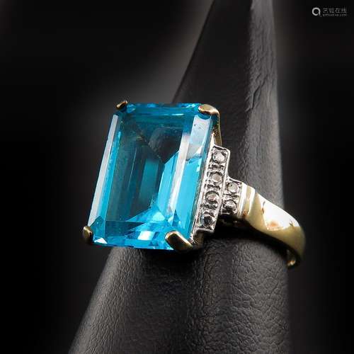 An 8KG Blue Stone and Diamond Ring