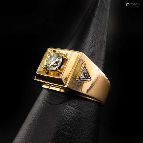 A Mens Pinky Ring