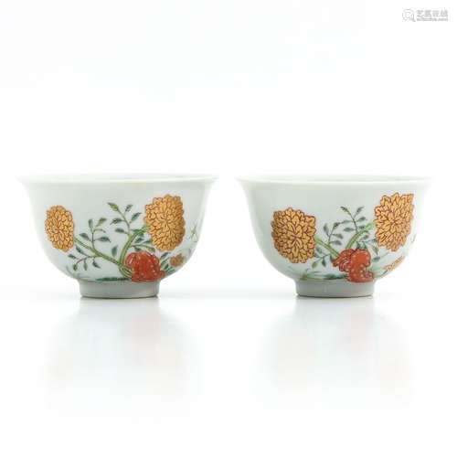 A Pair of Orange Gilt Decor Cups