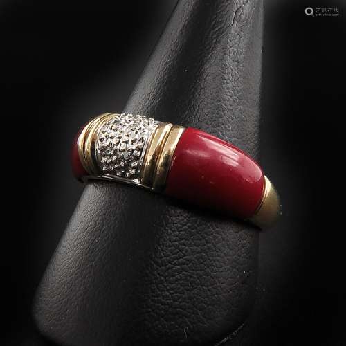 A Ladies 8KG Carnelian and Diamond Ring