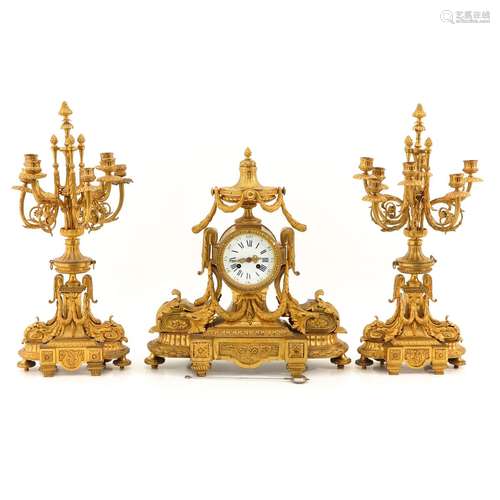 A 3 Pieces Clock Set