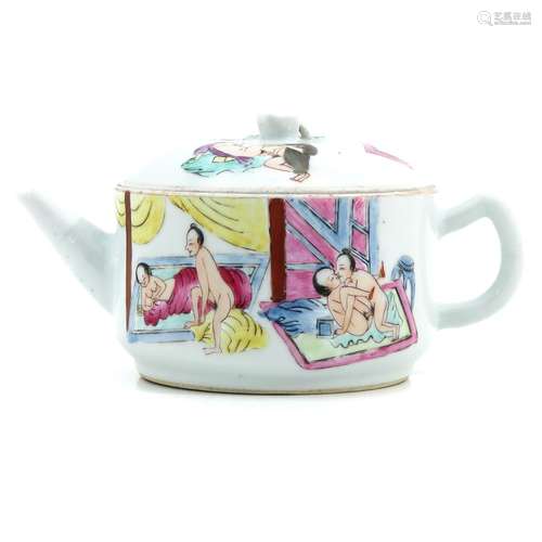 A famille rose teapot