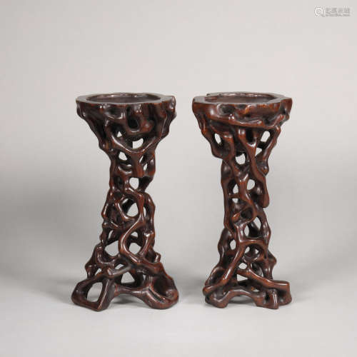 A PAIR OF SMALL AGARWOOD STANDS