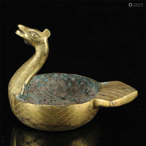 A HAN DYNASTY STYLE GILT BRONZE WASHER