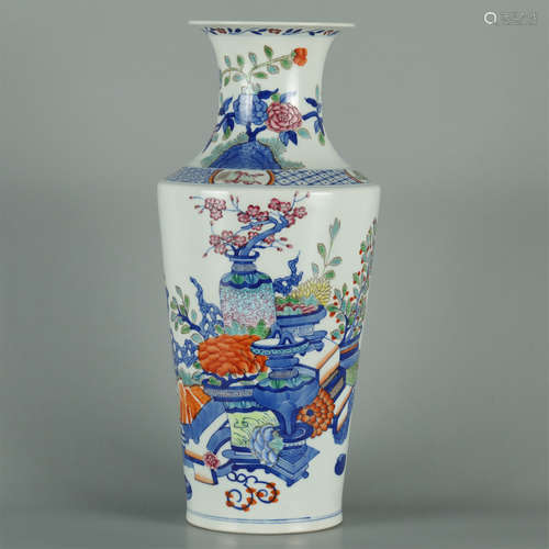 A FAMILLE ROSE PORCELAIN VASE