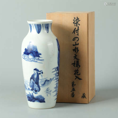 A BLUE-AND-WHITE GLAZED PORCELAIN VASE