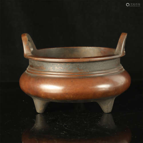 A CHINESE TRI-FOOT BRONZE INCESE HOLDER