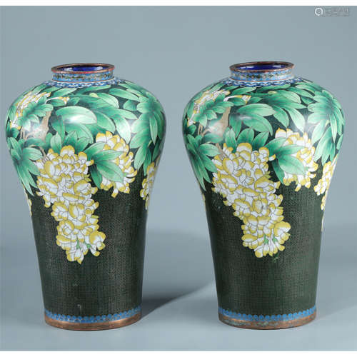 A PAIR OF CLOISONNE DECORATIVE VASES