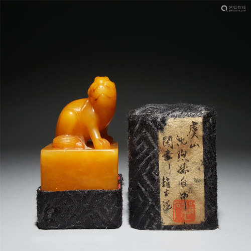 A CARVED TIANHUANG STONE SEAL