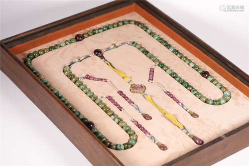 A SET OF QING DYN. COURT NECKLACE