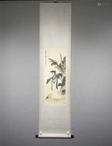 A VERTICAL SCROLL OF HAND-PAINTED PAINTING