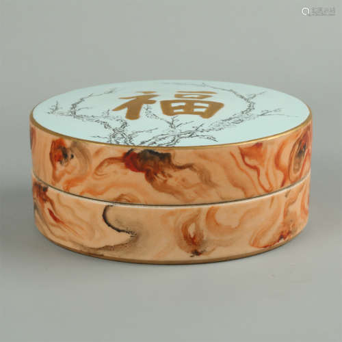 A FAMILLE ROSE PORCELAIN LIDDED COSMETIC CASE