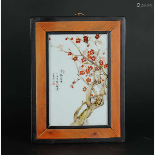 A QING DYN. FAMILLE ROSE PORCELAIN DISPLAY PLAQUE