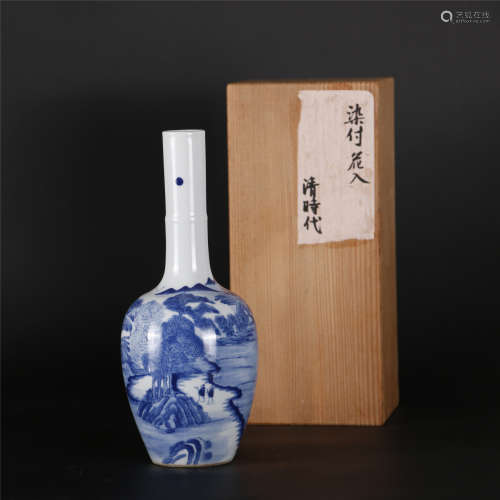 A QING DYN. LONG NECKED BLUE-AND-WHITE PORCELAIN VASE