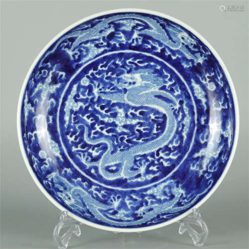 A BLUE-AND-WHITE GLAZED PORCELAIN DISPLAY PLATE