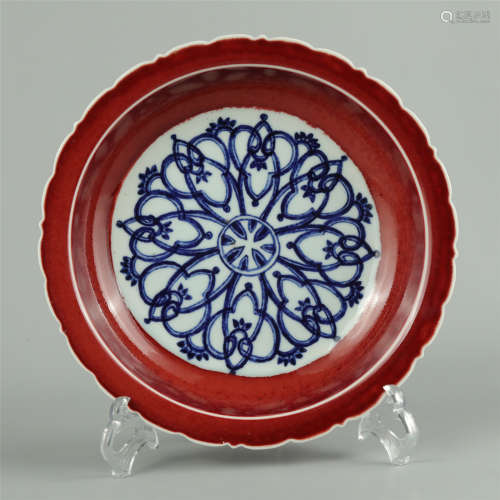 A MING DYN. STYLE PORCELAIN PLATE