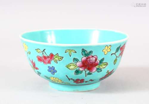 A CHINESE TURQUOISE GLAZED PORCELAIN BOWL - the turquoise gr...