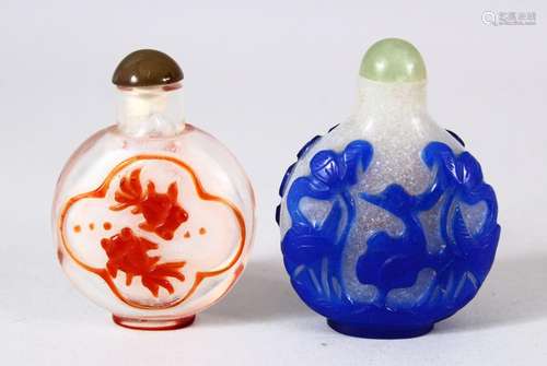 TWO CHINESE OVERLAY GLASS SNUFF BOTTLES - one of frosted gla...