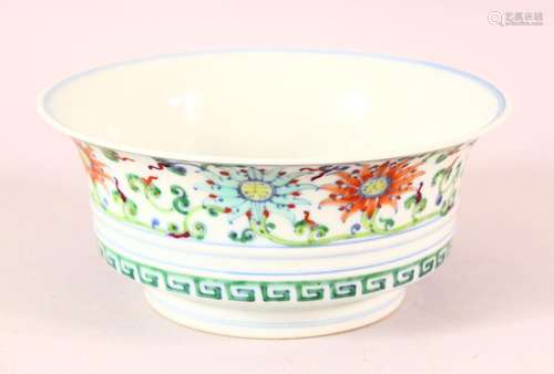 A GOOD CHINESE FAMILLE VERTE PORCELAIN BOWL, painted with co...